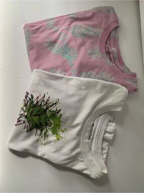 Two Aeropostale Kids Girls Graphic T-shirts Medium 10/12